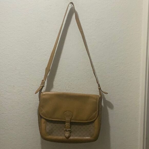 Gucci Handbags - Gucci vintage Shoulder Bag Beige 001 105 5530 Leather PVC Flap Magnet